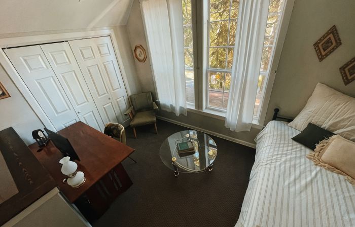 Quiet renovated cottage by Seabreeze