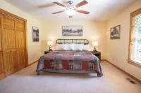 Redbud Retreat ~ Rustic family friendly cabin with New Hot Tub in Townsend! - 4 étoiles
