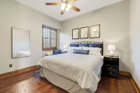 Spacious Lake Travis retreat with stunning views and huge gameroom! - Wifi