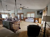 Pascagoula River 🌞Sun Rise Views🌄 Boat Slip🎣🚤 Golf nearby⛳️Near I-10..Quiet - Wifi