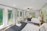 The Hideaway l EV l Hot Tub l Fire Pit l Game Room l .5 Miles to Bryce Resort - 3-Star