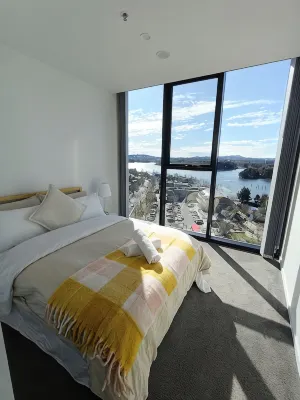 2B2B1C Apartment with Stunning Lake Views - Apartments