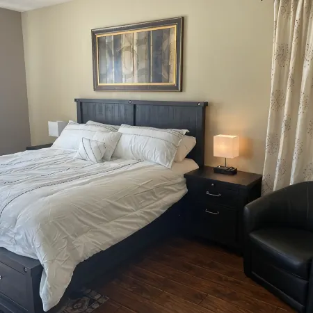 Golf Course Oasis, Pool, Spa, Games, Walk to Festivals, Pet Friendly.