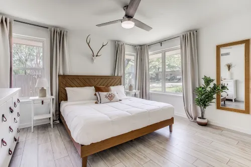 Cowtown Oasis w/ Gated Pool, Huge Backyard, BBQ! - Private Pools