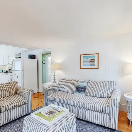 Charming Chatham Cottage