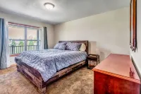 The Bridgeview Lodge  Hot Tub + Incredible Mississippi River Views & Sunsets - Chalets