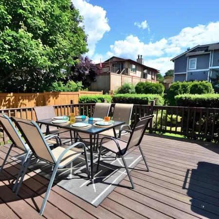 Wonderful 4-Bdrm, 2.5 Bath Home in Renton,15 Min to Seattle,2 Min to Coulon Park