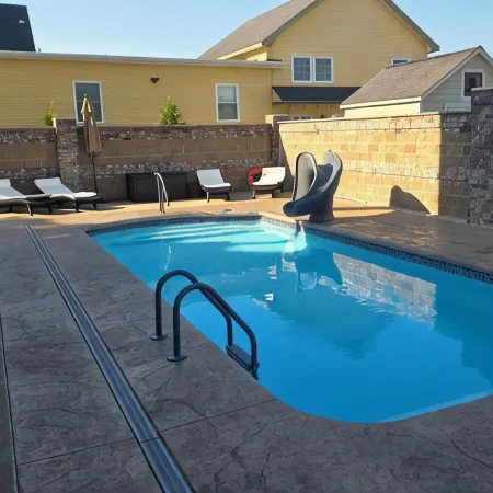 DOWNTOWN 2ND FLOOR LUXURIOUS CONDO 3 BLOCKS OFF BROADWAY IN A QUIET NEIGHBORHOOD