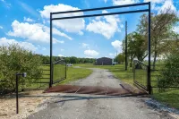 "The Little Ass Apartment Country Retreat Getaway! - 4-Star