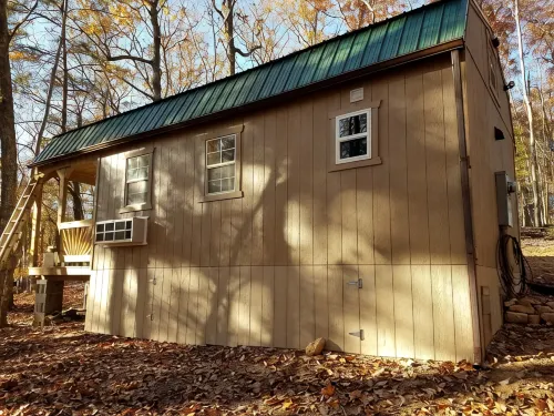 Pet friendly cottage on 17 acre Lake front property with dock and kayak access - Homestays