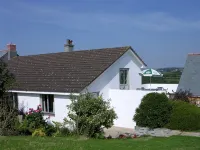 Beautiful spacious, split-level house near Fowey, heated swimming pool, hot tub - Wifi