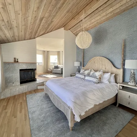 Luxury waterfront! The Pagoda Beach House
