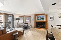 Ski-In/Ski-Out 1 BD Modern Luxury Slopeside Retreat - 4-Star