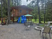 Happy Trails Treehouse - Chalets