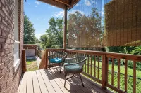 Chateau St. Louis ~New~ Historic Home ~ 9min > DT - balcony