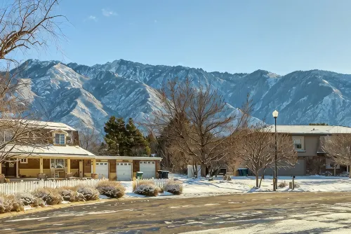 Mountainside Oasis, 1.2 Acres at Base of Mountains Perfect for Family Gatherings - Alojamientos