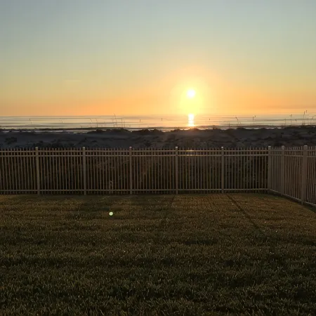 Oceanfront Beachdrifter - 2/2 Condo with lawn - no stairs, best parking