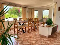 Spectacular rental home - Ocean and mountain view. Heated pool. Sleeps 6 - con vista montagne