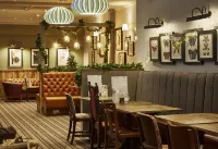 Swan Hotel by Greene King Inns - فطور