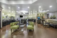 La Quinta Inn & Suites by Wyndham Louisville East - 2-Star