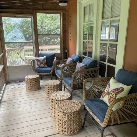 Cozy creek side cabin.  Pet Friendly.   Single Story, with ramp at entry