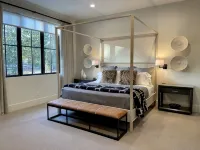 Four Seasons Luxury 5 Br Lodge w/ Hot Tub, Infinity Pool and More - 5-Star