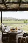 Timber Barn located on the Shoalhaven River - 4 ดาว