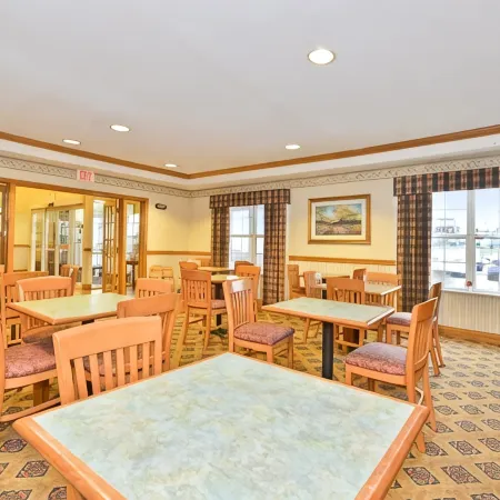 BlissPoint Inn & Suites Marion