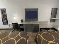 Super 8 by Wyndham Pigeon Forge Downtown - 2-Star