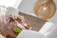 Naxos Island Escape Suites - فطور