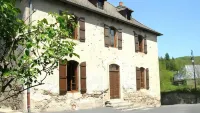 Les gîtes du Bourg فنادق في Lacapelle-Viescamp