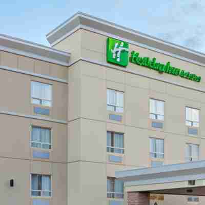 Holiday Inn & Suites Kamloops Hotel Exterior