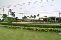 The Palm Resort Kampeang Saen.