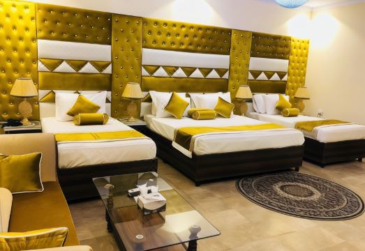 3. 로즈 팰리스 호..