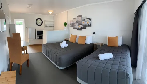 Racecourse Motel Hotels in Paeroa