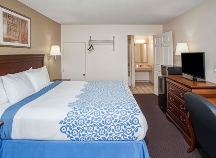 Days Inn by Wyndham Fort Wayne