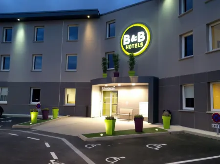 B&B Hôtel Clermont Ferrand Nord Riom Отели рядом с достопримечательностью «Сад Отель де Виль»