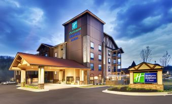 Holiday Inn Express & Suites Helen