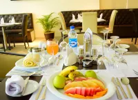 Monty Suites & Golf Hotels near Unity Park