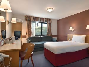 Days Inn by Wyndham Membury M4