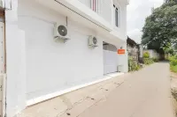 KoolKost Syariah Near Bintaro Jaya Xchange Hotels in Ciputat