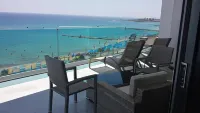 Vrissaki Beach Hotel - Bergblick