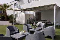 Local Hostel & Suites
