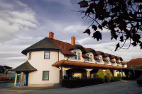 HIŠA Putr Hotels in Snovik