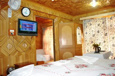 Paradise Hotel Main Market