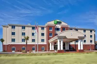 Holiday Inn Express & Suites Moultrie