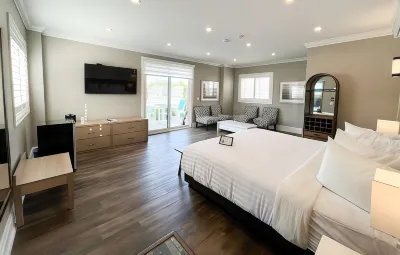 Colonial Hotel & Suites Hotels in Grand Bend