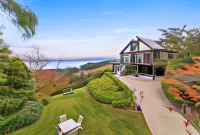 Acacia Cliffs Lodge Hotels in Kinloch