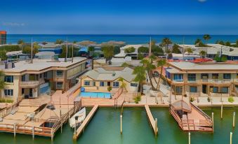 Bay Palms Waterfront Resort - Hotel and Marina - Housity