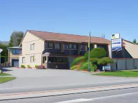 Fairway Motel & Apartments Hotels in Albert Town
